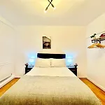 Lovely Two Bedroom Apartment In Paddington