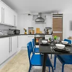 New! 2-Bedroom Apartment In Trendy Brick Lane