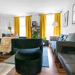 New! 2-Bedroom Apartment In Trendy Brick Lane