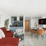 2 Bed Riverside Flat With Breath Taking Views