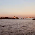 Amazing River View 2 Bedroom Apartment, Sleeps 6 , Balcony And Parking