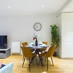Wild Roses Serviced Apartments - Canning Town