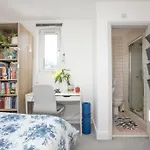 Comfortable 3-Bed Flat In Vibrant Camberwell
