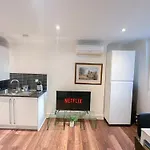 2-Bedroom Flat In Embankment A Short Walk Away To Trafalgar Square Near Big Ben, London Eye