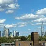 Urban Escape Putney Homestay