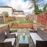 Cozy & Comfy Woodgreen Station Apartment Sleeps 6