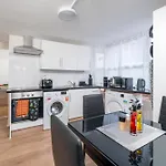 Cozy & Comfy Woodgreen Station Apartment Sleeps 6