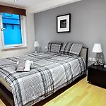 Morden Apartment in Central London By River Thames