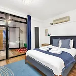 Large 2 Bedroom Warehouse Apartment Short Term Rental & Flexible Renting Hoxton With Free Wi-Fi