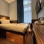 Crestfield Hotel