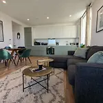 Hale Elite Apartment - 20 Min From Central London