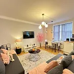 Edgware Road Beautiful Family Apartment