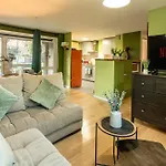 Prime Central London Bridge Gem, Near The Shard&The River!-Luxury Home W Parking-Wifi-10 Percent Off-Geniusdeals-Mobilerate