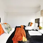 Spacious House In Wembley - Sleeps 14