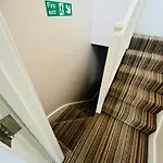 Double Room In Attractive Modern Victorian House
