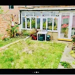 Modern 5-Bed Home With Garden & Spectacular City Views