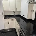 Modern 1 Bed Flat In Maida Vale