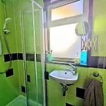 The Coach House B\'Nbrixton
