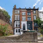 Spacious Room For Three In Camden Town