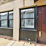Pool Table Stylish 3 Bedroom House Long Term Stays