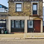 Pool Table Stylish 3 Bedroom House Long Term Stays