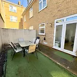 3 Bedrooms Spacious House, Separate Reception, 2 Full Bathrooms, Parking, Garden
