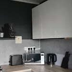 Contemporary Stylish Central Apartment