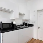 Modern Studio Near Tube Fast To Central London