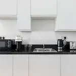 Modern Studio Near Tube Fast To Central London