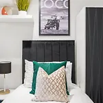 Beautiful Flat In Fulham - Great Views!- Sleeps 6