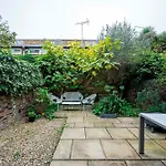 Pass The Keys Luxury Stylish Duplex With Private Garden