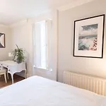 Spacious Mews Flat With Parking
