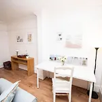 Spacious Mews Flat With Parking