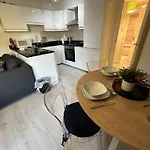 Tower Bridge King Bed En-Suite With Parking And Balcony