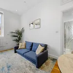 1 Bed In Stratford, London With Free Parking & Wi-Fi