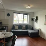 Beautiful View Apartment Near Canary Wharf