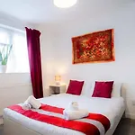 Coolfin House - 3 Bedroom Near Excel & Custom House Station London