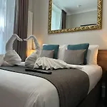 Tudor Court Hotel