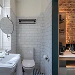 The Crown Pub & Guesthouse