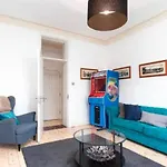 Chelsea Charm Radiant 3Br Apartment Elegance