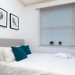 Chelsea Charm Radiant 3Br Apartment Elegance