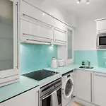 Sg, Elegant Knightsbridge Apartment By Harrods
