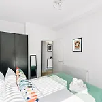 Modern 2Br Apartment With Lift Access Prime Central London Location