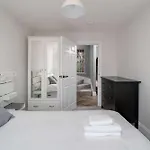 Joivy Modern And Elegant 2-Bedrooms Apartment
