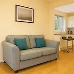 Urban Flat In Elephant & Castle - Few Minutes Walk To Big Ben & London Eye