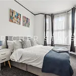 East Ldn Guest Rooms And Amenities