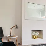 Bright Chiswick Apartment - Great Location