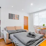 1 Bed Flat In Nell Gwynn House, Sleeps 4, Steps From Harrods & Hyde Park, 24 Hour Reception