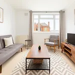 Peaceful 2 Bed Flat In Chiswick