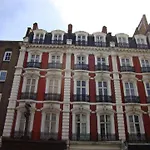 Metro Hotel